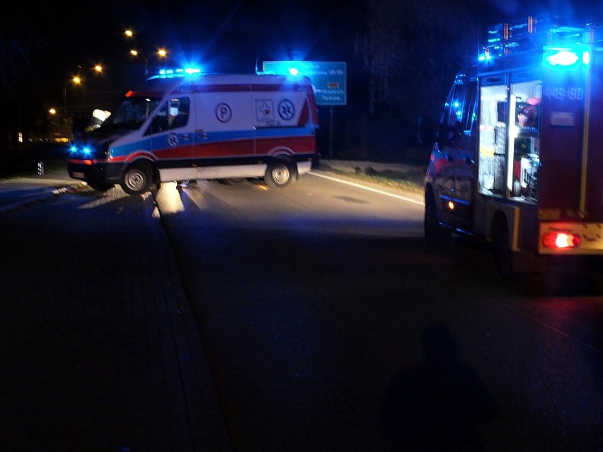 Moszczenica. Młody mężczyzna zginął pod kołami samochodu kilkadziesiąt metrów od domu [ZDJĘCIA]