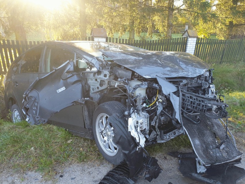 Wypadek w Czarnowcu. Zderzyły się dwa samochody: audi i toyota. Jedna osoba została przewieziona do szpitala. Zdjęcia