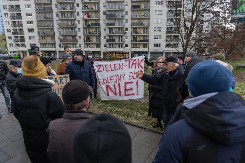 Deweloper wyciął już część drzew w miejscu gdzie ma zostać...