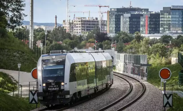 Szynobusy PKM przeszkadzają mieszkańcom, psują się i hałasują