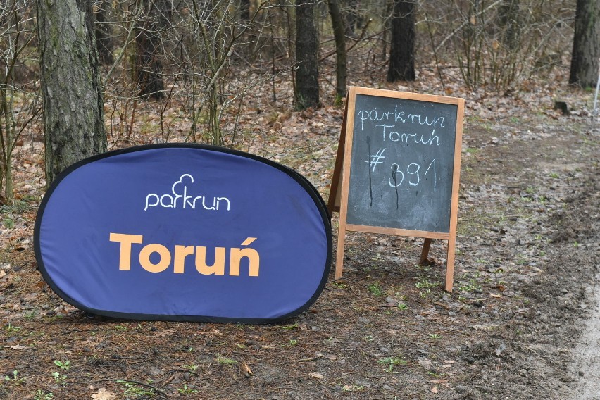 Uczestnikom Parkrun Toruń tradycyjnie dopisywały humory