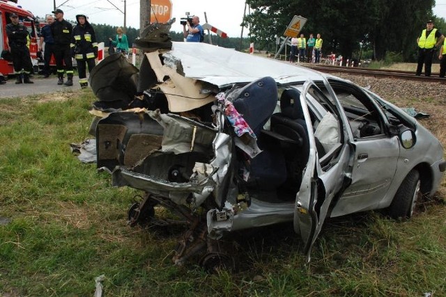 12 lipca na przejeździe kolejowym w miejscowości Niedźwiedź w powiecie ostrzeszowskim doszło do tragicznego wypadku na przejeździe kolejowym. Zginęła mieszkanka Świnkowa (gm. Krotoszyn), jej czteroletnia córka oraz kuzyn.Więcej: Śmiertelny wypadek na przejeździe kolejowym