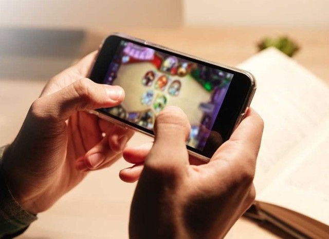 Gra "Fortnite" jest bardzo popularna wśród użytkowników iPhone'ów.
