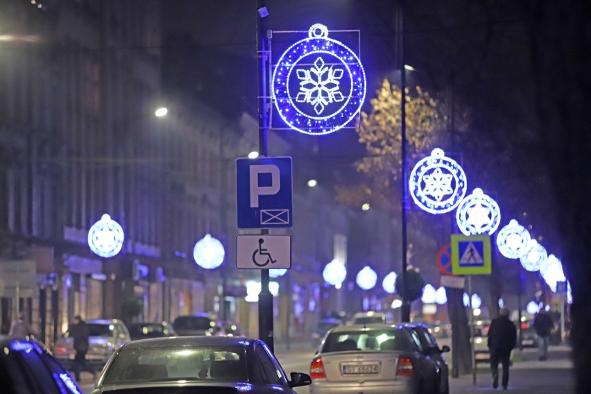 Ozdoby świąteczne w Siemianowicach Śląskich. Rozbłysło 700...