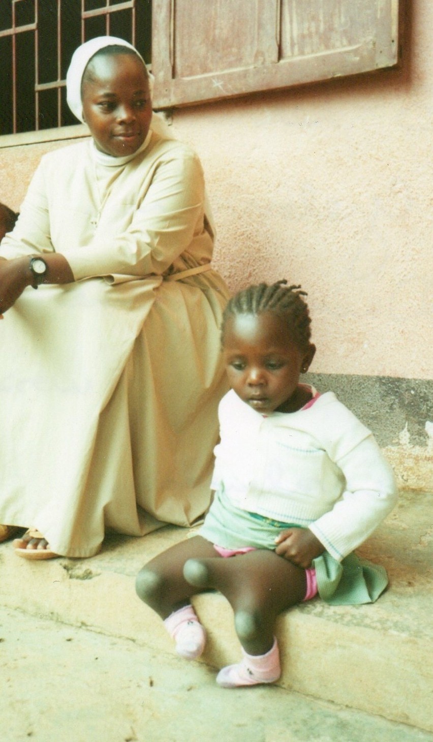 Dziewczynka z Kamerunu chodzi dzięki pomocy kielczan!