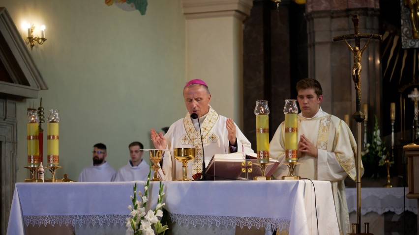 Biskup Marek Solarczyk przewodził mszy świętej w piątek w...