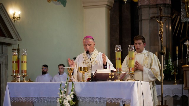 Biskup Marek Solarczyk przewodził mszy świętej w piątek w Jastrzębiu.