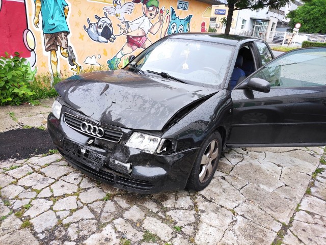 Na Chabrach w Opolu zderzyły się dwa samochody. Audi wjechało w tył fiata.