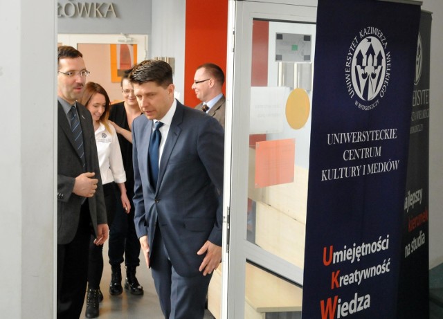 Petru na UKW promuje ekonomięWykład Ryszarda Petru na Drzwiach Otwartych UKW