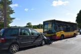 Czołowe zderzenie autobusu MPK Łódź i samochodu osobowego! Są ranni! 