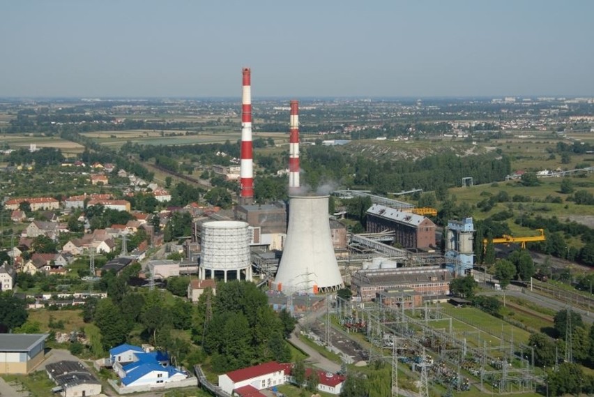 Obecna, węglowa elektrociepłownia w Siechnicach.