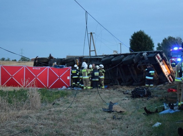We wtorek wieczorem 25 lipca na drodze krajowej nr 25 w miejscowości Wronowy w powiecie mogileńskim doszło do tragicznego wypadku. Pięć osób zostało rannych, jedna zginęła na miejscu.