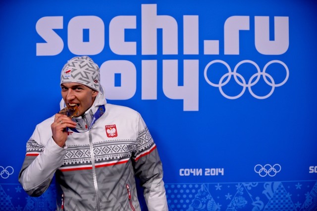 Choć od igrzysk w Soczi minęły już dwa miesiące, złoty medalista Zbigniew Bródka wciąż nie ma chwili wytchnienia