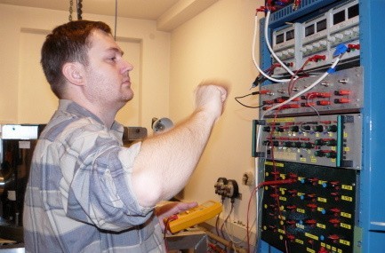 Dr Łukasz Kłosowski uwielbia pracę w laboratorium