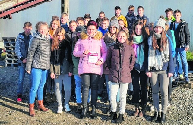 Wizyta w przedsiębiorstwach umożliwiła uczniom gimnazjum w Klwowie poznanie specyfiki lokalnego rynku rolniczego.
