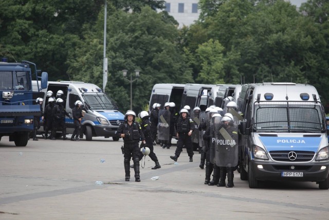 Święto Policji w Katowicach: Pokaz prewencji - tak policja walczy z kibolami