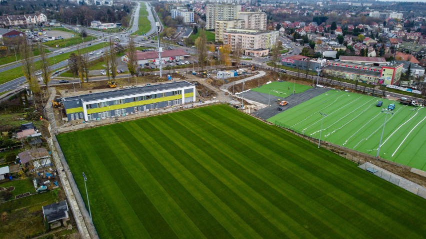 Nowy stadion przy ul. Bandurskiego. Znamy datę ukończenia prac [ZDJĘCIA]