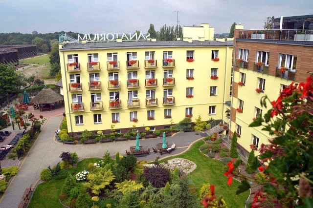 Fragment kompleksu sanatorium "Przy Tężni" w Inowrocławiu. Z lewej widoczna część rekreacyjna