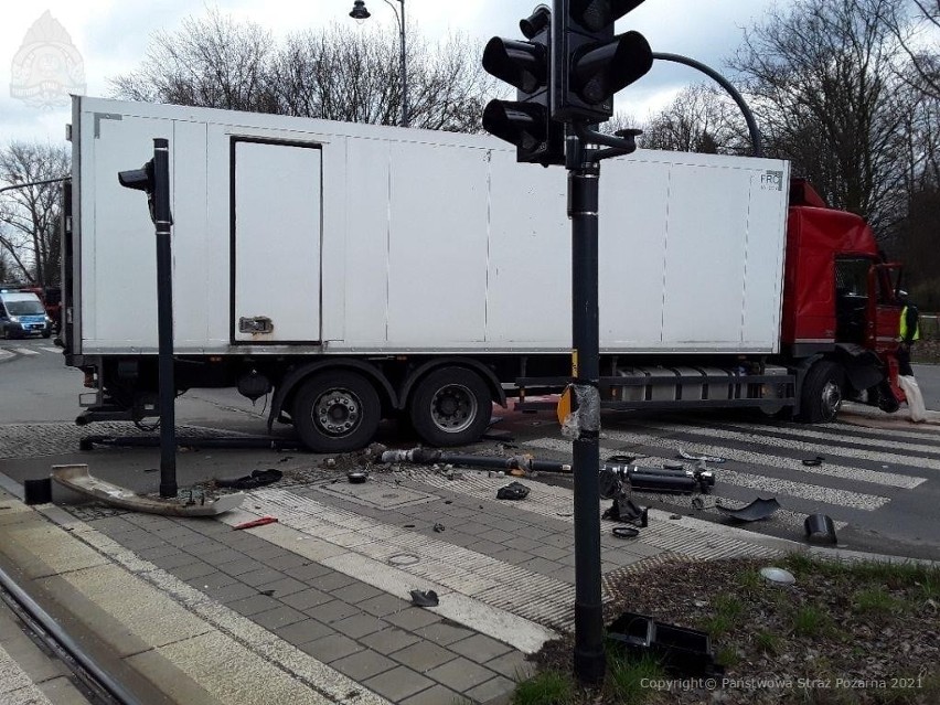 Winę za zderzenie ponosi 41-lerni kierowca ciężarówki, który...