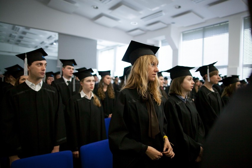 Farmaceuci odebrali dyplomy ukończenia studiów na Uniwersytecie Medycznym [ZDJĘCIA]