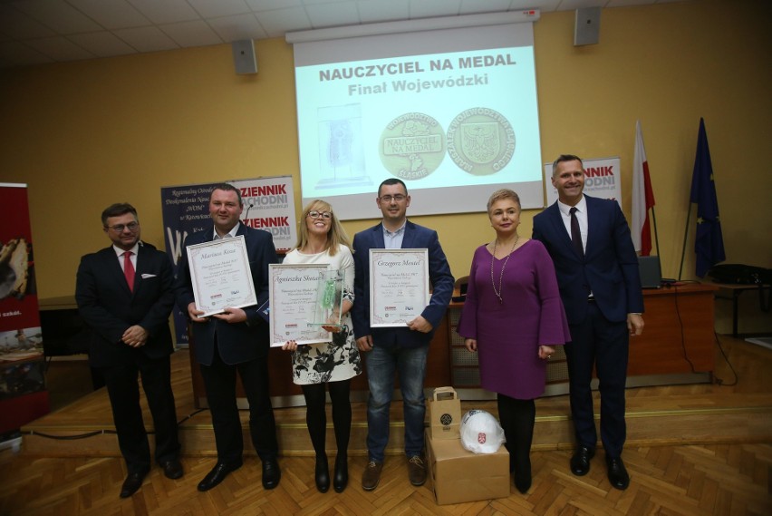 Oto laureaci tytułu „Nauczyciel na medal”. Wręczyliśmy nagrody zwycięzcom plebiscytu DZ [ZDJĘCIA]