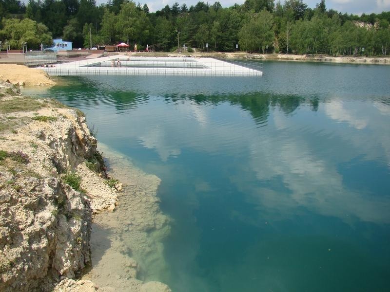 Trzebinia. Nad Balatonem po przebudowie sezon oficjalnie rusza w sobotę, ale wielu już tutaj plażuje. Zobacz co i za ile oferuje [ZDJĘCIA]