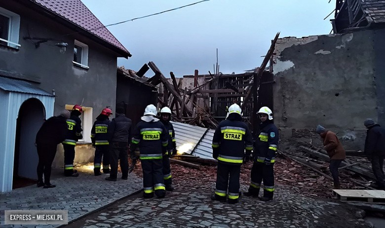 Zawalił się budynek w Kamieńcu Ząbkowickim. Trwa akcja służb (ZDJĘCIA)