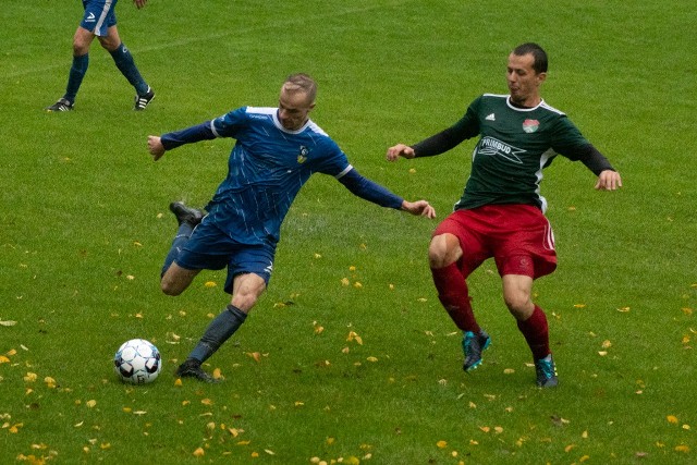 Sokół Nisko (zielone koszulki) nie dał szans Stali Gorzyce