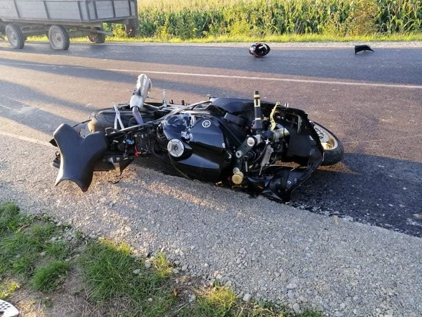 Pantalowice. 22-letni motocyklista zginął w wypadku. Zderzył się z przyczepą ciągnika rolniczego