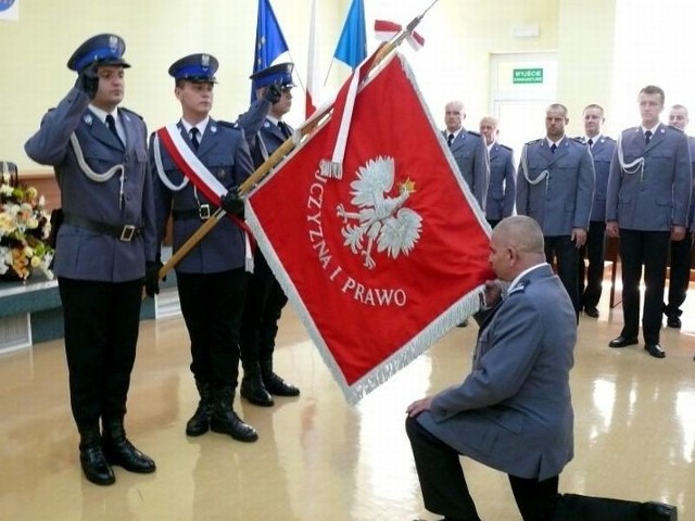 W czwartek podczas powiatowego Święta Policji w Starachowicach uroczyście wprowadzono nowego szefa starachowickich policjantów &#8211; Jarosława Adamskiego.