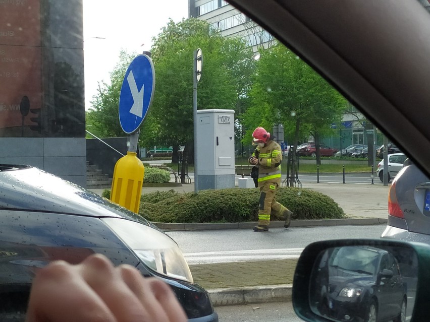 Straż pożarna blokuje wjazd na parking CH Galaxy