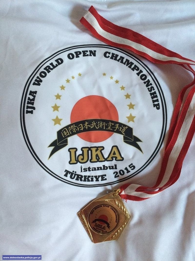 Wrocławski policjant zdobył złoty medal na Mistrzostwach Świata w Karate Shotokan (ZDJĘCIA)