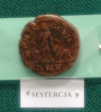 Rzymska sestercja z III wieku naszej ery.