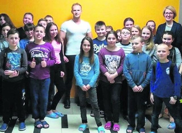 Uczniowie z Jastrzębi  w piątek próbowali swoich sił w sportach wodnych oraz spotkali się z kulturystą Radosławem Głodkiem. 
