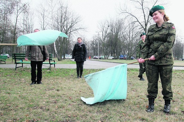 Studenci z białymi flagami przeszli najbardziej...