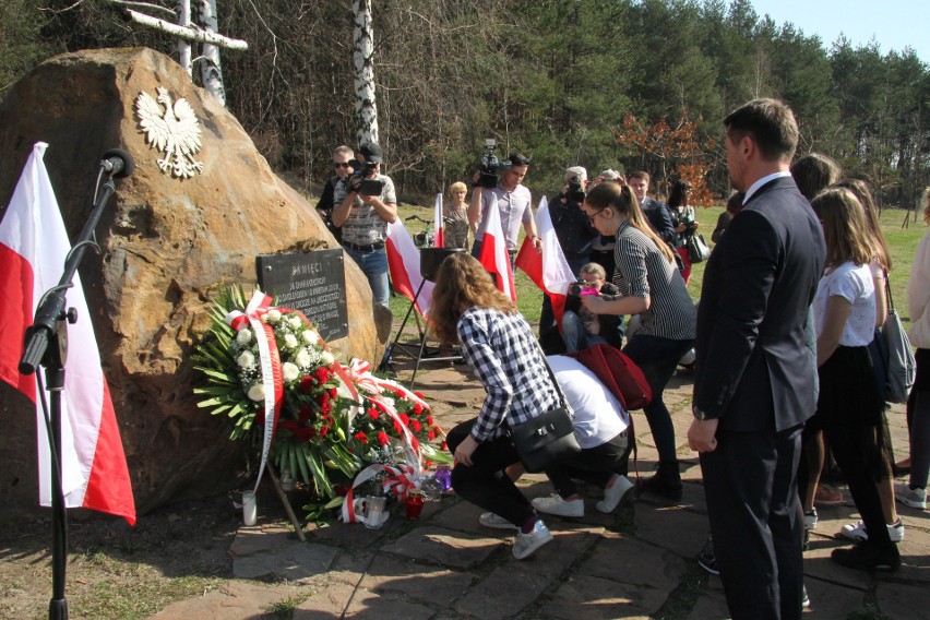 8. rocznica katastrofy smoleńskiej. W Kielcach upamiętnili 96 ofiar i oddali im cześć