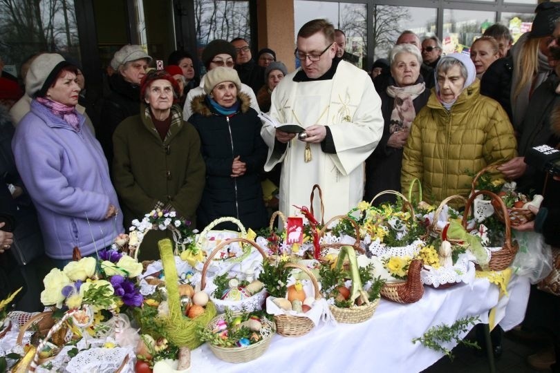 Sobota wielkanocna w Łodzi - święcenie pokarmów