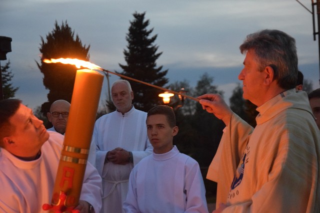 Liturgia wigilii paschalnej w kościele bł. Karoliny w Tychach