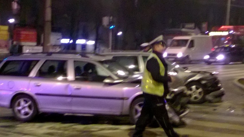 Zderzenie dwóch samochodów na Drodze Męczenników Majdanka