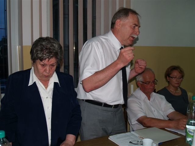 Przewodnicząca rady nadzorczej i zarząd spółdzielni (od lewej): T. Korzeniowska, M. Marszał, B. Pakieła, B. Roicka
