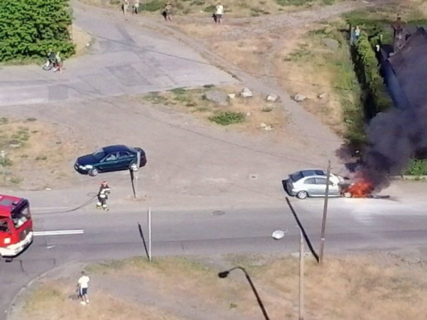 Pożar samochodu przy ulicy Bielickiej w Bydgoszczy [zobacz zdjęcia]