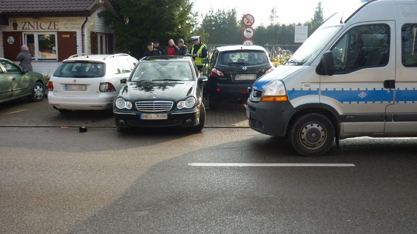 Olecko, Ełk: 86-latka potrącona na chodniku, a 15-latka na parkingu przed sklepem