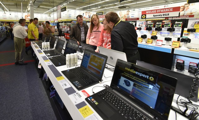 Polacy masowo kupują komputery do pracy zdalnej.