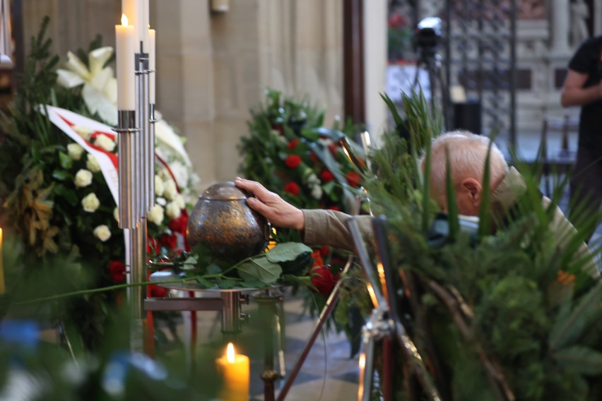 Pogrzeb Jerzego Treli. Tak Kraków pożegnał wielkiego aktora. "Z odejściem Jerzego Treli odchodzi epoka"