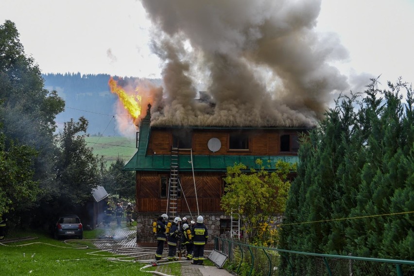 Zakopane. Pożar drewnianego domu jednorodzinnego na ul. Bogańskiego 