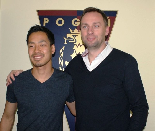 Takuya Murayama (z lewej) nowy zawodnik Pogoni Szczecin