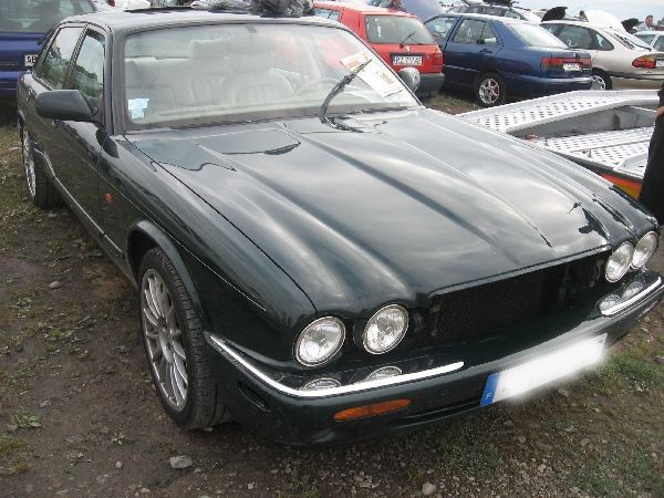 Jaguar XJ8...