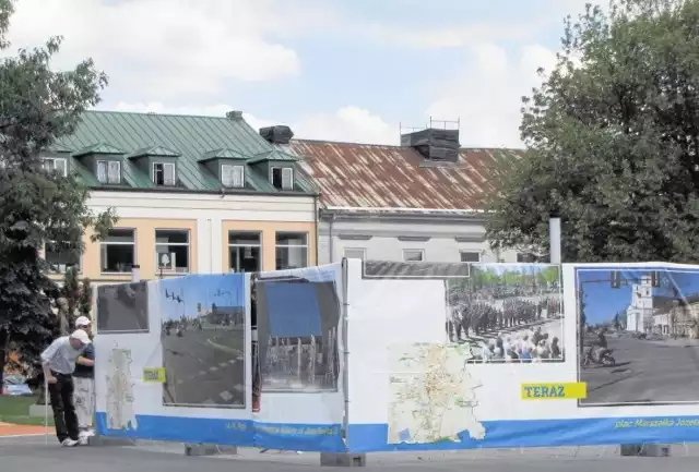 Zniszczona fontanna jest jedną z dwóch na placu. Kiedy będzie naprawiona, nie wiadomo.