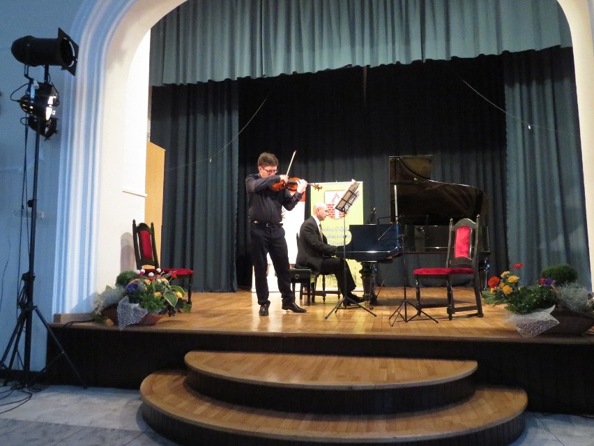 Mariusz Monczak (skrzypce) i Paweł Rydel (fortepian)