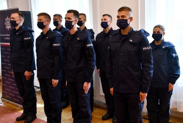 Komenda Wojewódzka Policji w Białymstoku. Ślubowanie ośmiorga nowych funkcjonariuszy